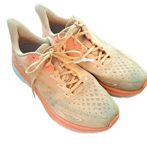 Hoka Clifton 9 One One 10 1/2 B Peach Color